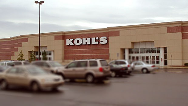 Kohl's swings to Q4 loss, cautious on outlook 