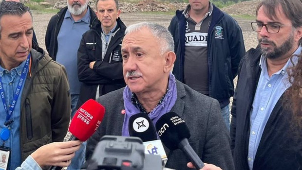 ep alvarez atiende a los periodistas en asco tarragona a viernes 29 de octubre