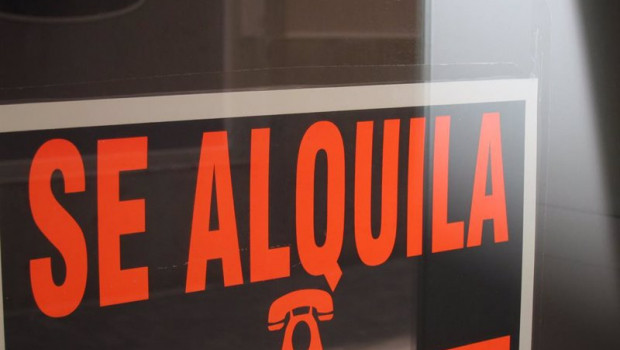 ep archivo   cartel de un inmueble en alquiler