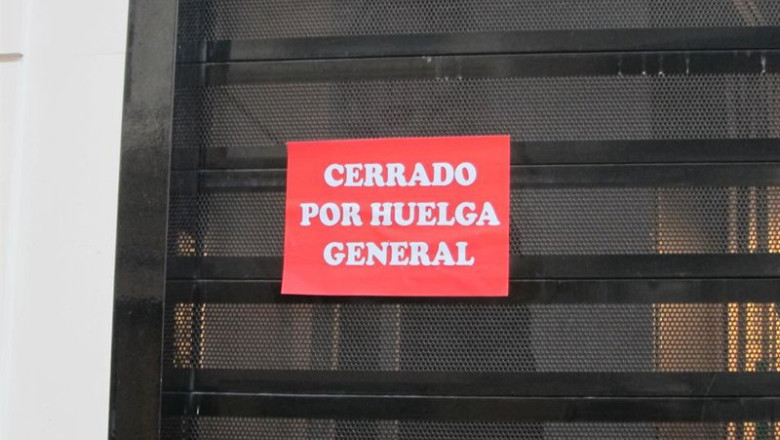 ep archivo   cartel en un comercio de aragon cerrado por huelga general