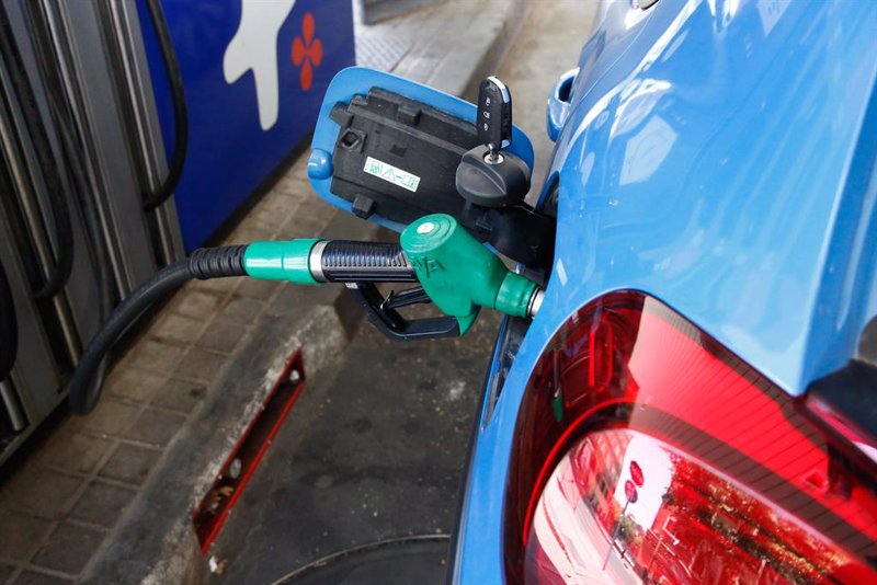 Las gasolineras low cost: la ayuda de 20 céntimos llevará al cierre a muchos negocios