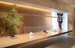 ep ecoalf presenta su primera tienda mono material construida con papel y carton para ser circular