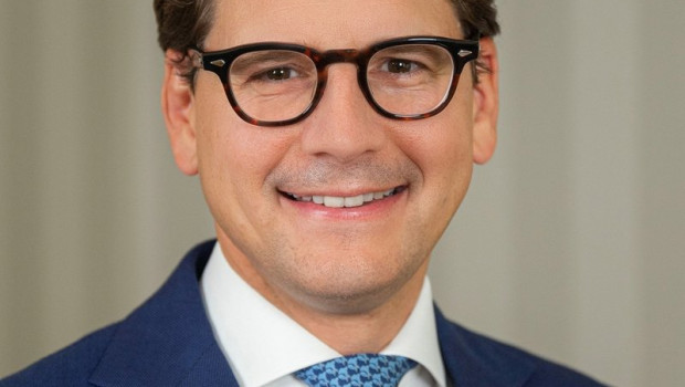 ep el director general y responsable de ventas mayoristas de j safra sarasin martin fenner