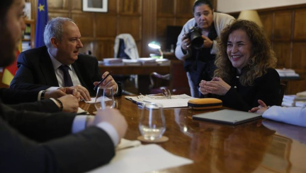 ep el ministro de industria y turismo jordi hereu con la delegada del gobierno en la rioja beatriz