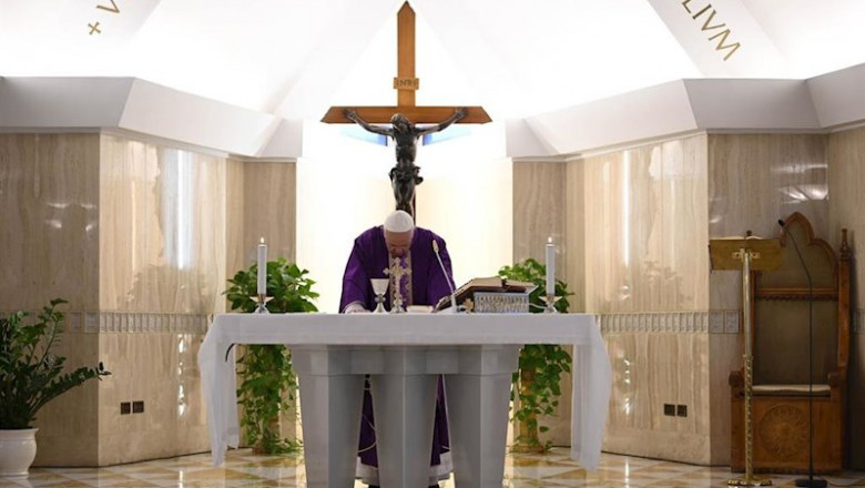 El Papa en una de las misas matutinas en San Marta que se celebran sinfieles por el coronavirus | VATICAN MEDIA ep el papa en una de las misas matutinas en san marta que se celebran sinfieles por el coronavirus