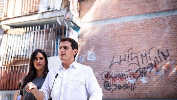 ep el presidente de ciudadanos albert rivera junto a la vicealcaldesa de madrid begona villacis en