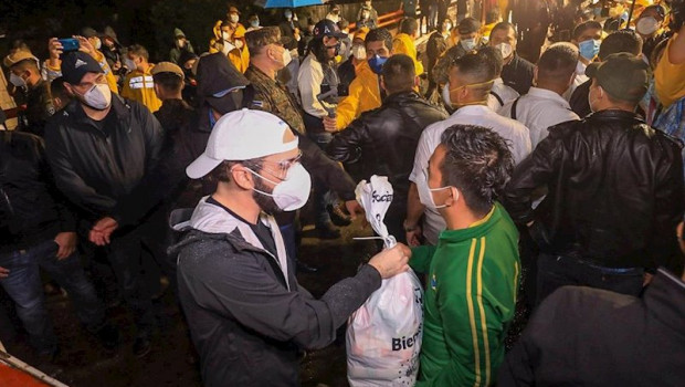 ep el presidente de el salvador nayib bukele entrega ayuda a afectados por la tormenta amanda
