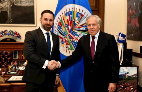 ep el presidente de vox santiago abasca saluda al secretario general de la organizacion de estados