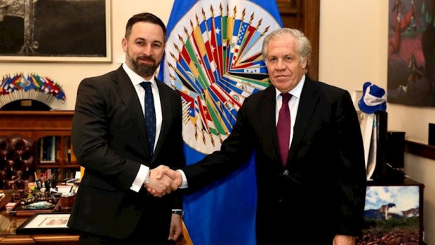 ep el presidente de vox santiago abasca saluda al secretario general de la organizacion de estados