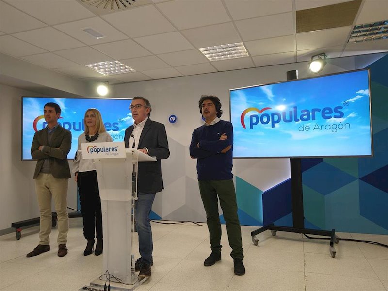 ep el presidente del pp aragon con otros miembros del partido en la comunidad autonoma