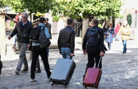 ep imagen de archivo de turistas en andalucia
