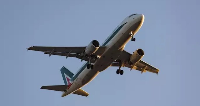 ep imatge dun avio a laeroport adolfo suarez-madrid barajas