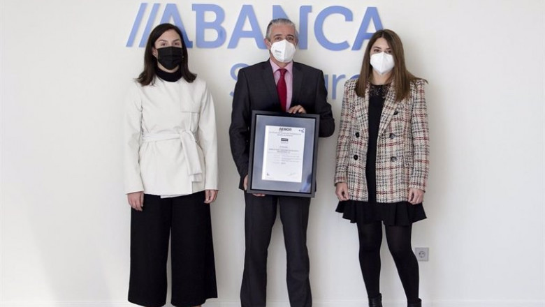 La sede de Abanca Seguros en A Coruña recibe el certificado de Residuo Cero de Aenor | ABANCA ep la sede de abanca seguros en a coruna recibe el certificado de residuo cero de aenor