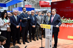 ep luis planas en el estand del ministerio de agricultura en expoliva 2025