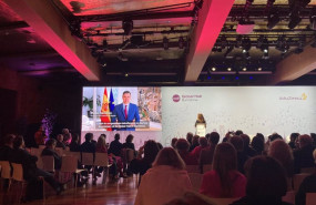 ep momento en el que se emetia el mensaje por video del presidente del gobierno pedro sanchez