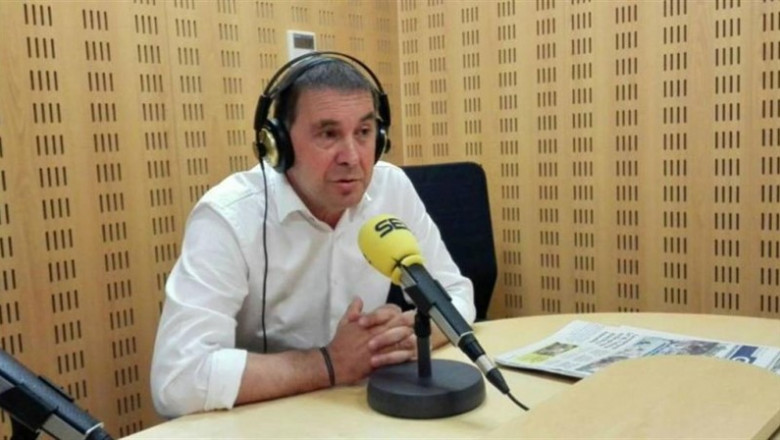 Otegi pregunta si se plantea que se "esconda" a los presos de ETA cuando salen de la cárcel para evitar recibimientos | SER ep otegi preguntase plantease esconda apresosetasalenla carcelevitar recibimientos