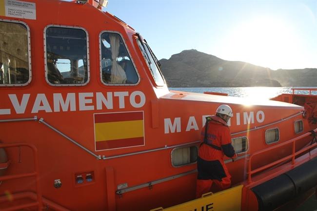 Rescate de una patera en Barbate | EUROPA PRESS/SALVAMENTO MARÍTIMO ep rescateuna paterabarbate