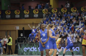 ep tiffany hayes celebra una canasta del perfumerias avenida