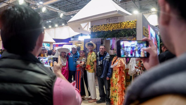 ep varias personas durante la 44 edicion de la feria internacional de turismo fitur 2024 en ifema