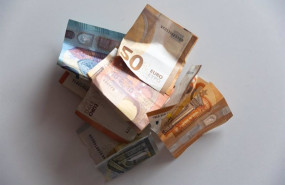ep varios billetes en una mesa a 9 de enero de 2024 en madrid espana ep varios billetes en una mesa a 9 de enero de 2024 en madrid espana