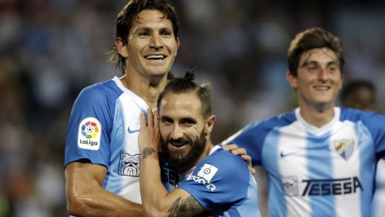 Varios futbolistas del Málaga CF celebran un gol. | @LALIGA ep varios futbolistasmalaga cf celebrangol