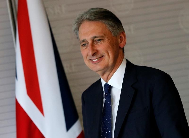 Philip Hammond anuncia su dimisión como ministro de Finanzas