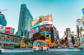 dl japan tokyo street billboards shinjuku crossing traffic city scene unsplash