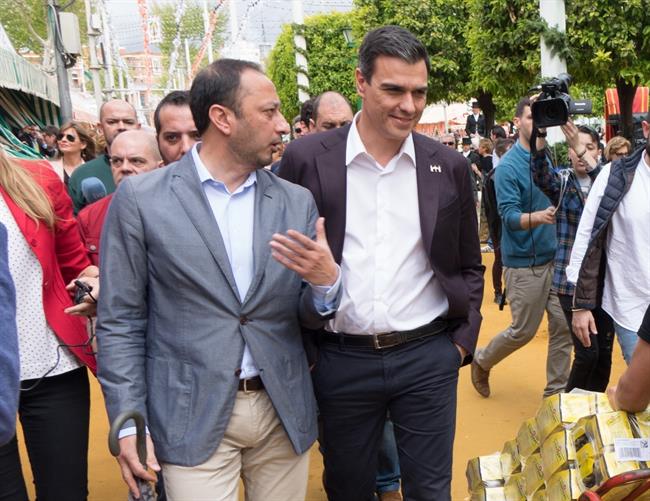 Alfonso Gómez de Celis y Pedro Sánchez en la Feria de Abril de 2016 | EUROPA PRESS ep alfonso gomezcelispedro sanchezla feriaabril2016