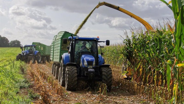 ep archivo   agricultor y tractor