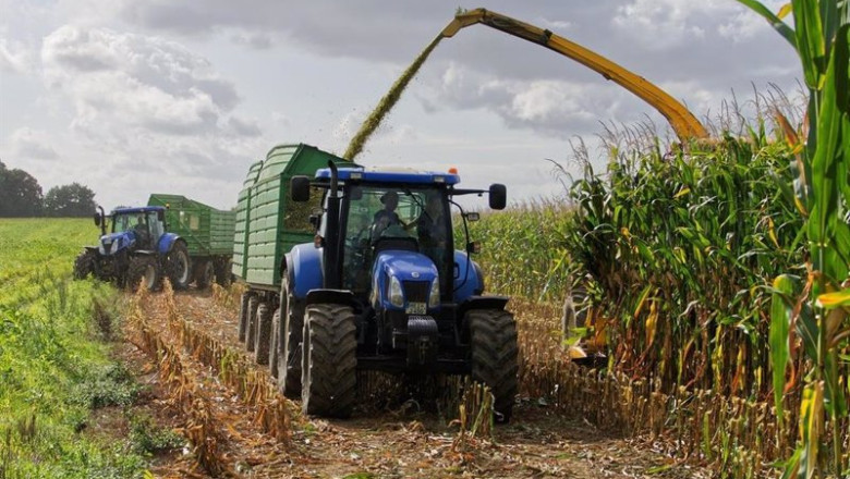 ep archivo agricultor y tractor ep archivo agricultor y tractor