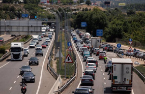 ep archivo decenas de coches en la autovia a3 el primer dia de la operacion especial del verano a ep archivo decenas de coches en la autovia a3 el primer dia de la operacion especial del verano a