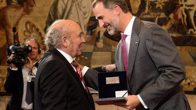 Archivo - José Antolín recibiendo el III Premio Reino de España a la Trayectoria Empresarial del Rey Felipe en noviembre de 2016 | GRUPO ANTOLIN - Archivo ep archivo jose antolin recibiendo el iii premio reino de espana a la trayectoria empresarial del