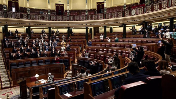 ep archivo   miembros del hemiciclo aplauden durante una sesion plenaria en el congreso de los