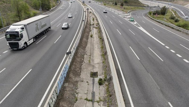 ep carretera m-40 a la altura del barrio de vallecas en madrid durante este lunes 13 de abril