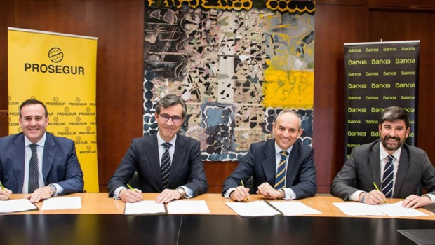 ep de izquierdaderecha director corporativomarketingbankia sergio gutierrez director general adjuntobancaparticularesbankia eugenio solla director generalprosegur alarmas francisco lanzuela ydirector comercialprose