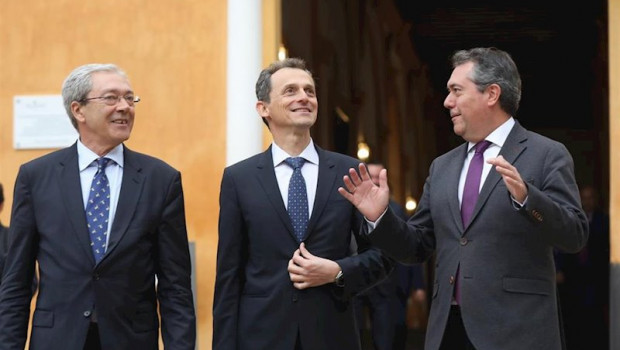 ep el consejero de economia rogelio velasco el ministro de ciencia pedro duque y el alcalde de