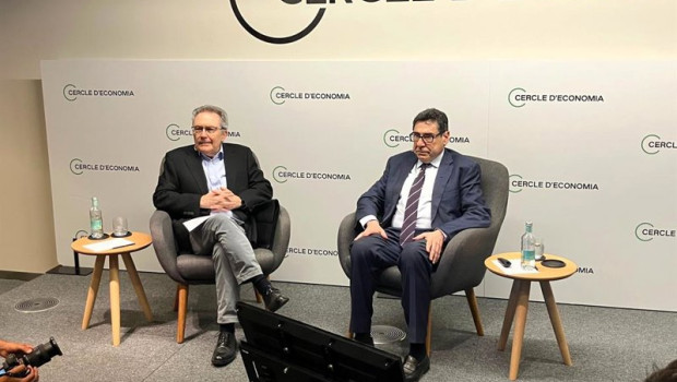 ep el premio nobel de economia 2025 philippe aghion y el miembro de la junta directiva del cercle