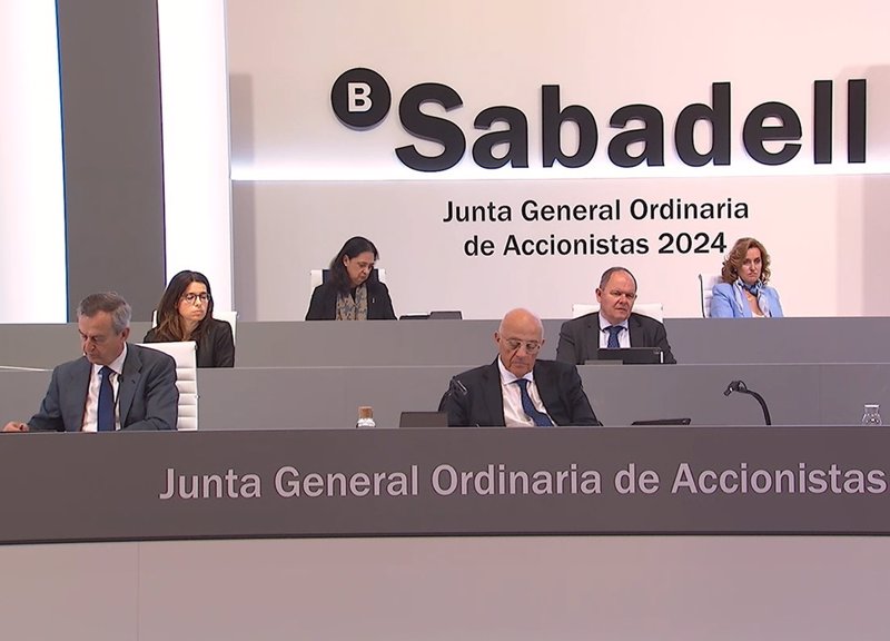 La Junta de Sabadell aprueba una recompra de acciones de 340 millones y un dividendo de 0,03 euros