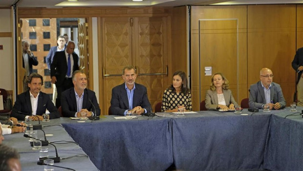 ep el presidente del gobierno de canarias angel victor torres 2i el rey felipe vi 3i la reina