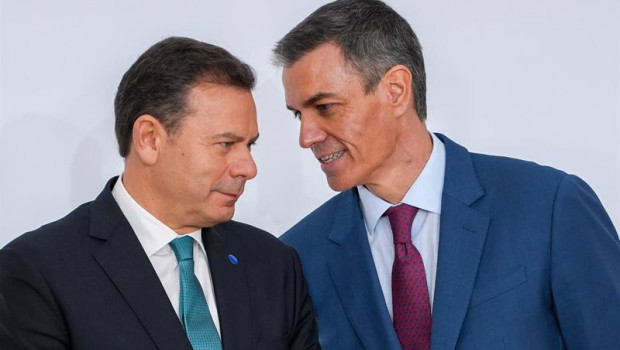 ep el presidente del gobierno pedro sanchez d y su homologo portugues luis montenegro i presiden la