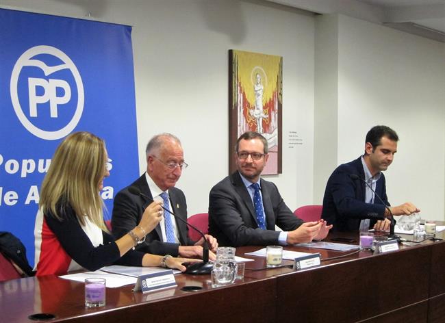 En el centro, el vicesecretario de Política Social de PP, Javier Maroto | EUROPA PRESS ep encentro vicesecretariopolitica socialpp javier maroto