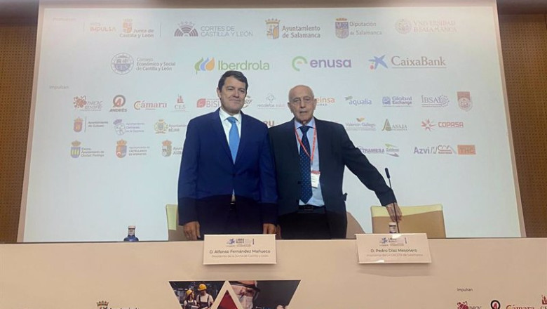 ep manueco y pedro diaz durante la clausura de la jornada del libro blanco de salamanca ep manueco y pedro diaz durante la clausura de la jornada del libro blanco de salamanca