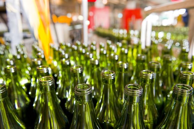 Planta de botellas de vidrio | BRIAN HALLETT, ECOVIDRIO/EUROPA PRESS ep plantabotellasvidrio