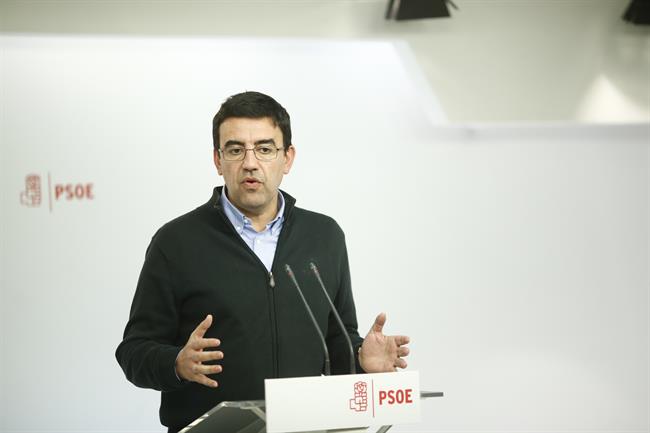 El portavoz de la Comisión Gestora del PSOE, Mario Jiménez, en rueda de prensa | EUROPA PRESS ep portavozla comision gestorapsoe mario jimenez en ruedaprensa