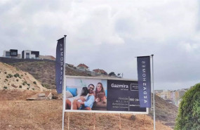 ep valla en la que se anuncia la primera promocion inmobiliaria de aedas homes en las islas canarias