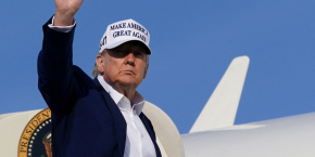 le president americain donald trump monte a bord d air force one 