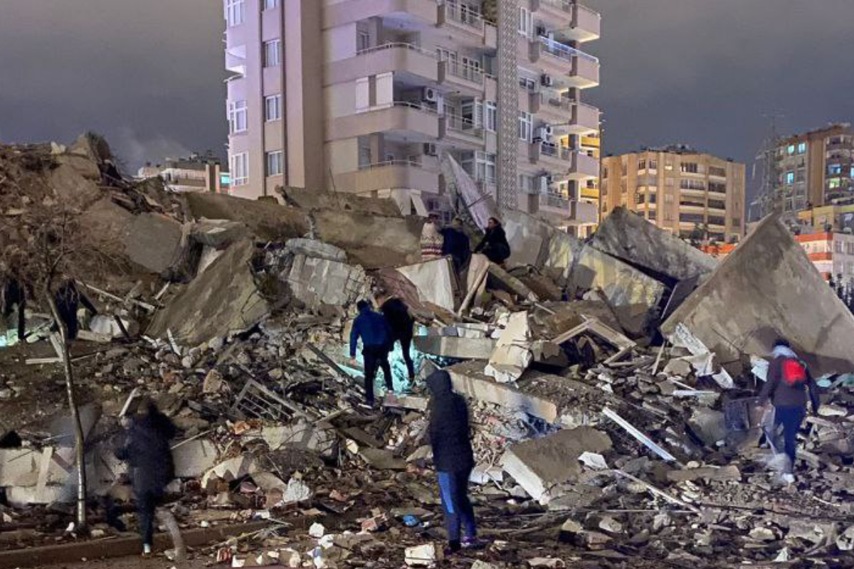 Terremoto en Turquía: más de 3.400 muertos y 13.500 heridos tras un temblor de 7,8 grados