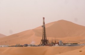 Oil rig in Algeria, oil & gas, energy Oil rig in Algeria, oil & gas, energy