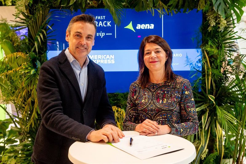 American Express renueva con Aena para que el titular de tarjetas pueda usar filas prioritarias
