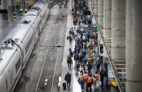 ep archivo   decenas de personas en un anden de la estacion puerta de atocha almudena grandes
